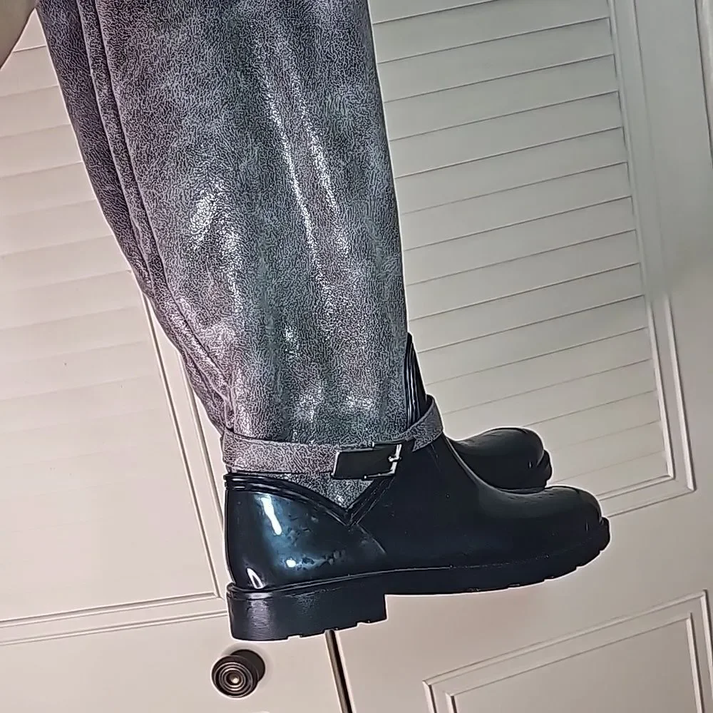 Campus Boots Gray Suede look upper Black Shiny lower Size 10